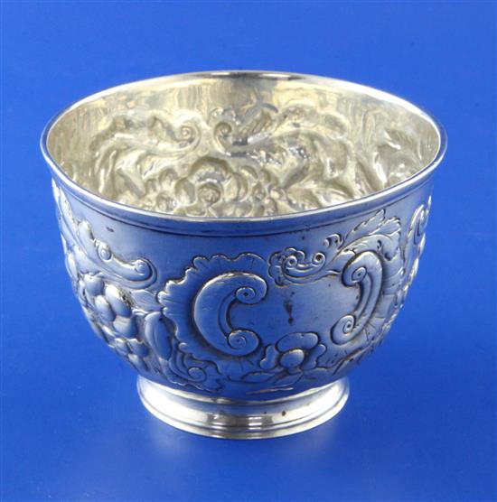An early George II Irish repousse silver circular bowl, 5.5 oz.